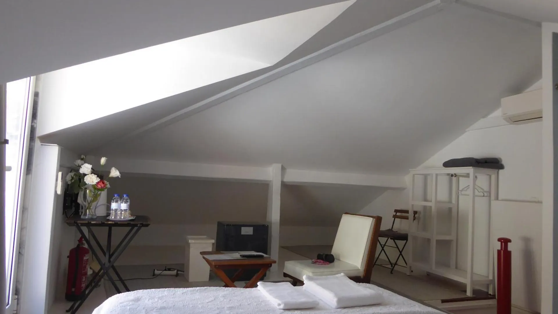 Cozy Independent Room Lisbon 0*,  Portugal
